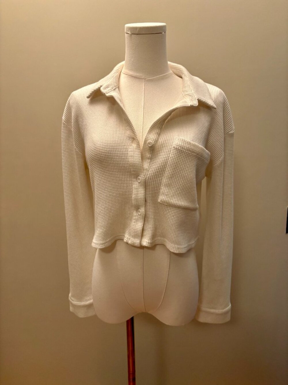 Emory Park Cream Long-Sleeved Botton-Up Cropped Top